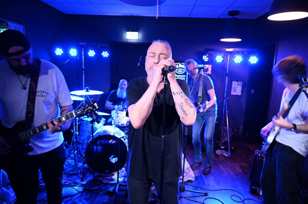 ../Images/10 jaar Ro's Barbershop 360.jpg